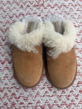Koolaburra Cozy Shearling-Lined Suede Clogs - Chestnut